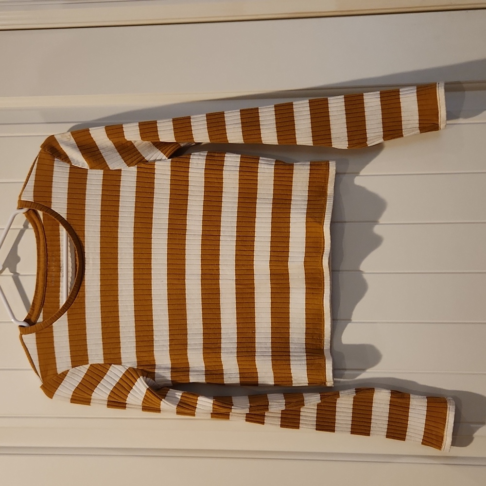 American Eagle Women top. Size L. Striped